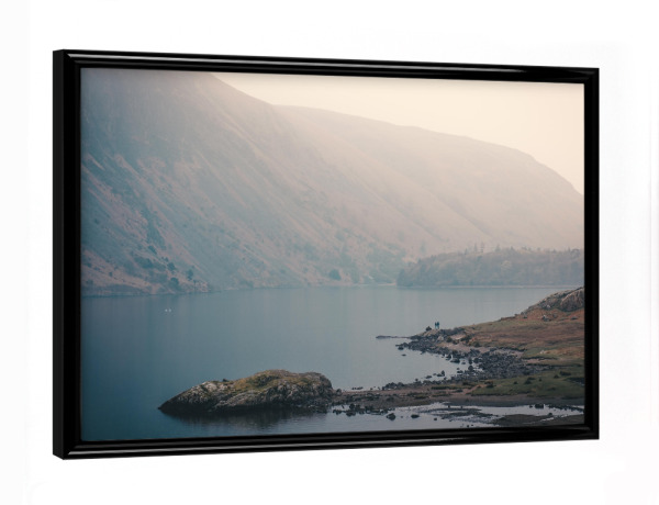 Poster mit schwarzem Rahmen "Am Ufer" artboxONE - Natur - Lake district,England,See,Wasser,Ufer,Landschaft,Fotografie,Wanderlust,Fernweh