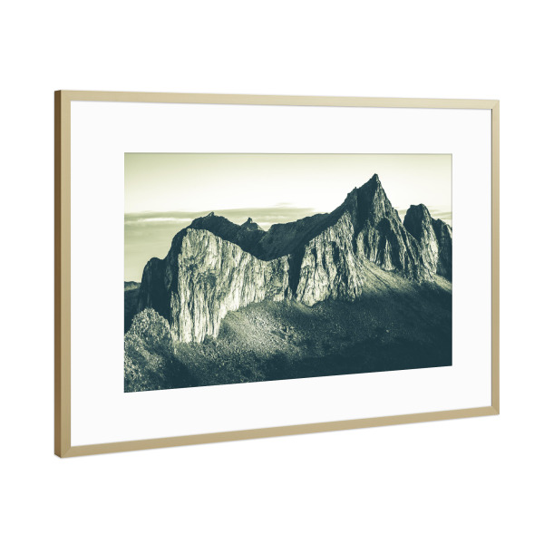 Poster mit Rahmen Gold "Fjell monochrome" artboxONE - Natur - Berge,Norwegen,Senja