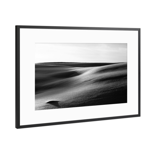 Poster mit Rahmen Schwarz (Metallic) "Winterwüste B&W" artboxONE - Natur,Schwarzweiß - Norwegen,Schnee,Winter,Eis