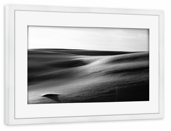 Poster mit Rahmen weiß "Winterwüste B&W" artboxONE - Natur,Schwarzweiß - Norwegen,Schnee,Winter,Eis
