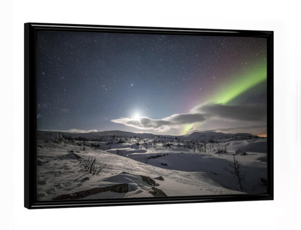 Poster mit schwarzem Rahmen "Light in the Night" artboxONE - Natur - Mondlicht,Nordlicht,Winterlandschaft,Himmel,Sky