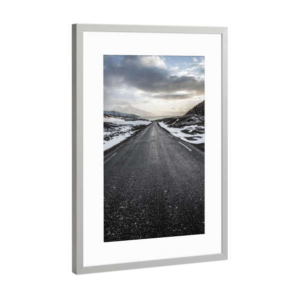 Poster mit Rahmen Silber "Arctic road" artboxONE - Reise - Norwegen,Straße,Road trip