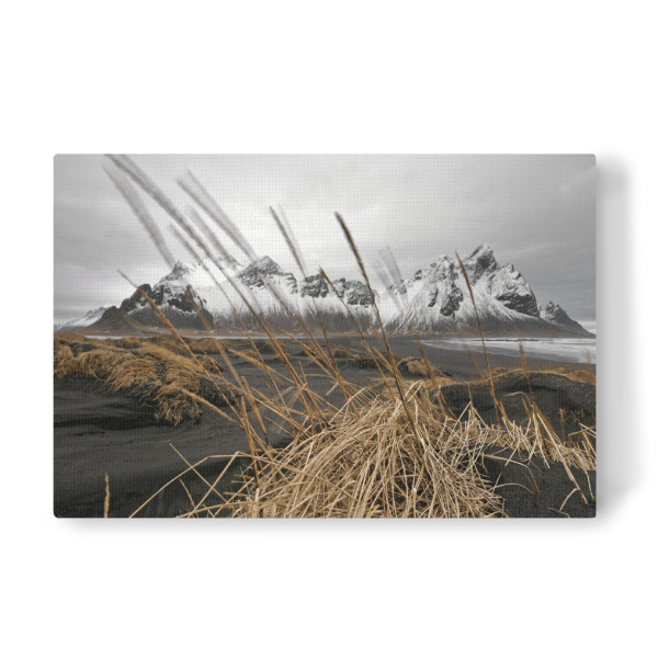 Leinwandbild "Bergkette hinter schwarzen Dünen" artboxONE - Natur,Reise,Reise / Länder