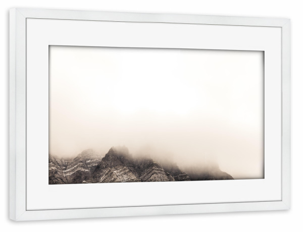 Poster mit Rahmen weiß "Into the clouds" artboxONE - Natur - Spitzbergen,Berge,Berge im nebel,Mountains,Nature
