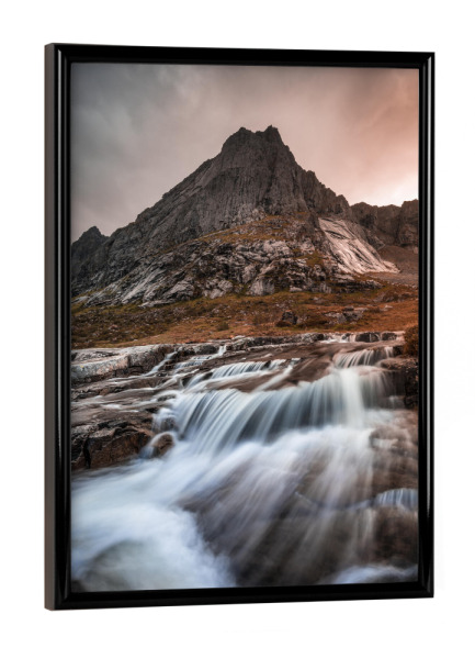 Poster mit schwarzem Rahmen "Norwegen Wasserfall" artboxONE - Natur - Wasserfall,Norwegen,Lofoten