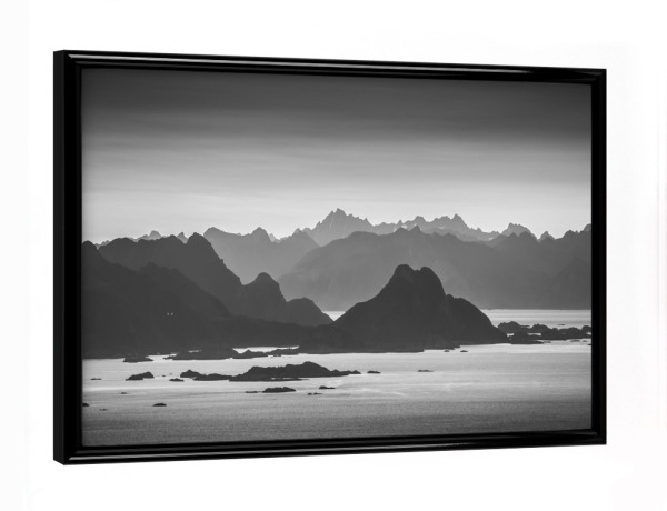 Poster mit schwarzem Rahmen "Lofoten monochrome" artboxONE - Natur,Schwarzweiß - Lofoten,Nordnorwegen,Bergketten