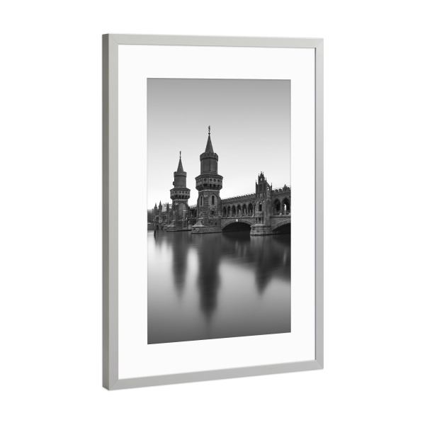Poster mit Rahmen Silber "Berliner Oberbaumbrücke" artboxONE - Städte / Berlin - Berlin,Oberbaumbrücke,Schwarzweiß,Monochrom,Architektur,Brücke,Spree