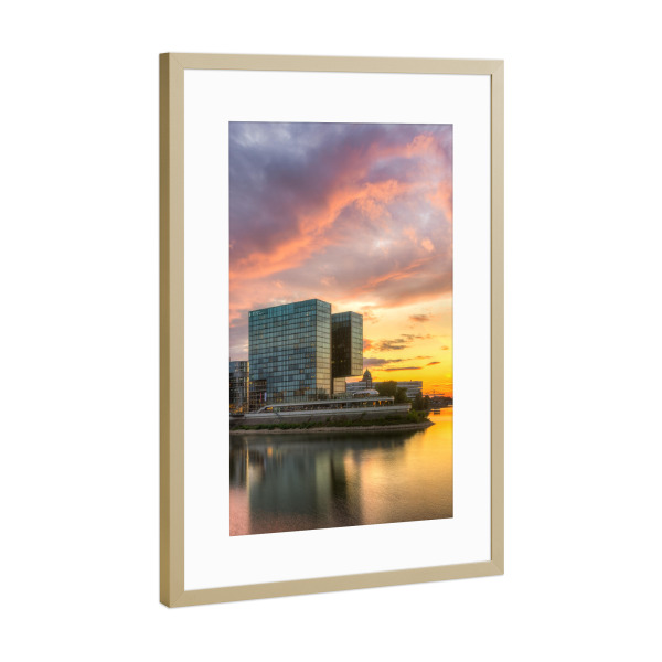 Poster mit Rahmen Gold "Sonnuntergang Medienhafen" artboxONE - Städte / Düsseldorf