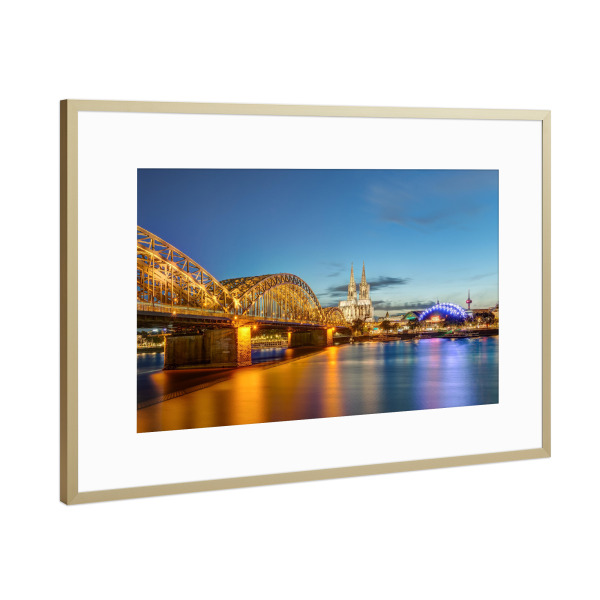 Poster mit Rahmen Gold "Kölner Skyline" artboxONE - Städte / Köln
