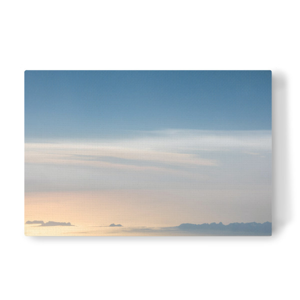 Leinwandbild "Distant islands" artboxONE - Natur - Lofoten,Norwegen,Luftaufnahme,City,Wolken,Idyllisch,Himmel,Sonne,Insel