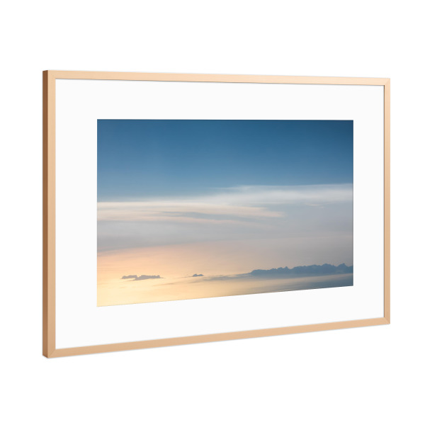 Poster mit Rahmen Kupfer "Distant islands" artboxONE - Natur - Lofoten,Norwegen,Luftaufnahme,City,Wolken,Idyllisch,Himmel,Sonne,Insel