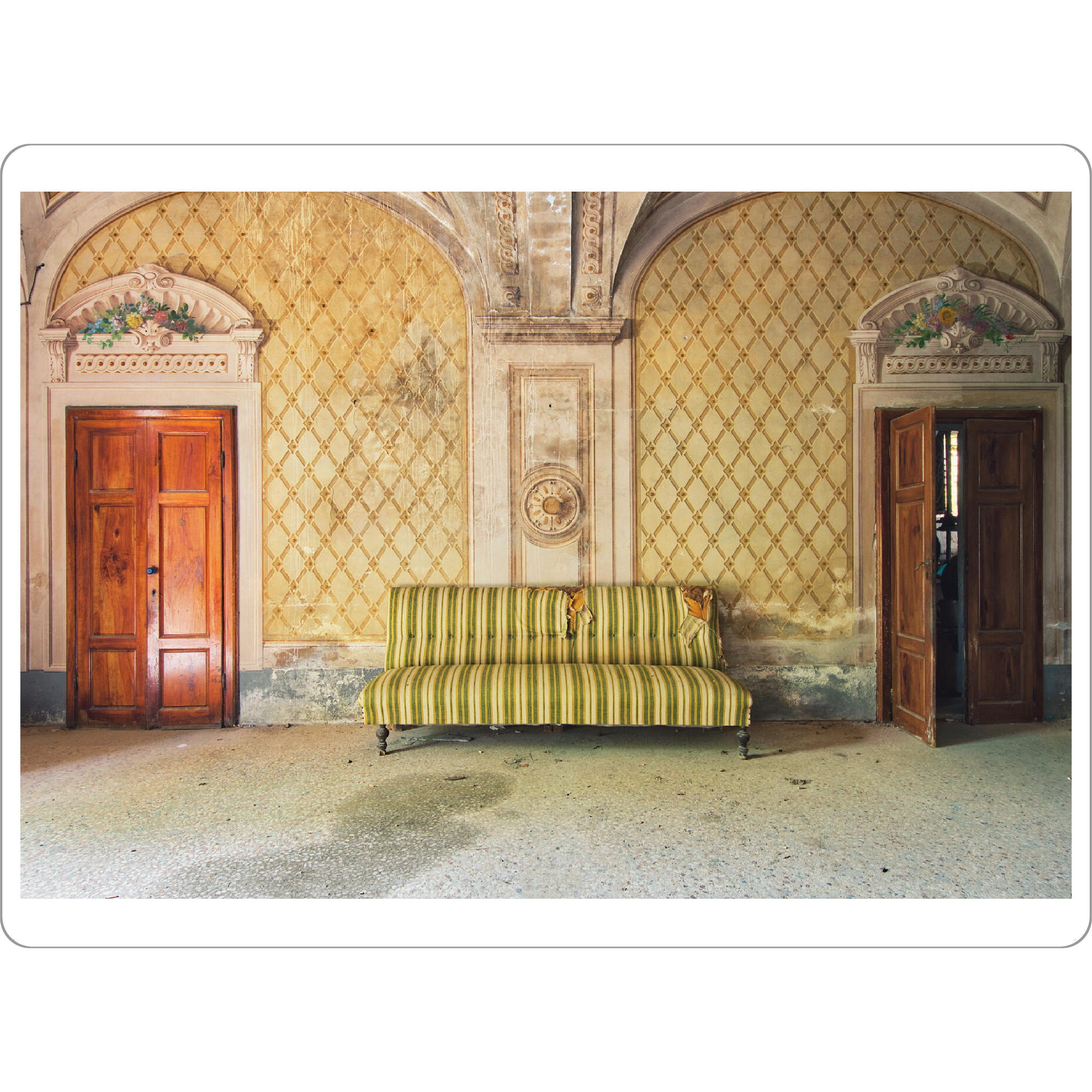 Tischset "Divano of decay" artboxONE - Architektur - Urbex,Lost,Places,Abandoned,Verlassene orte,Forgotten,Wasted,Ruined,Old,Sofa,Decay,Beauty,Of,Raum