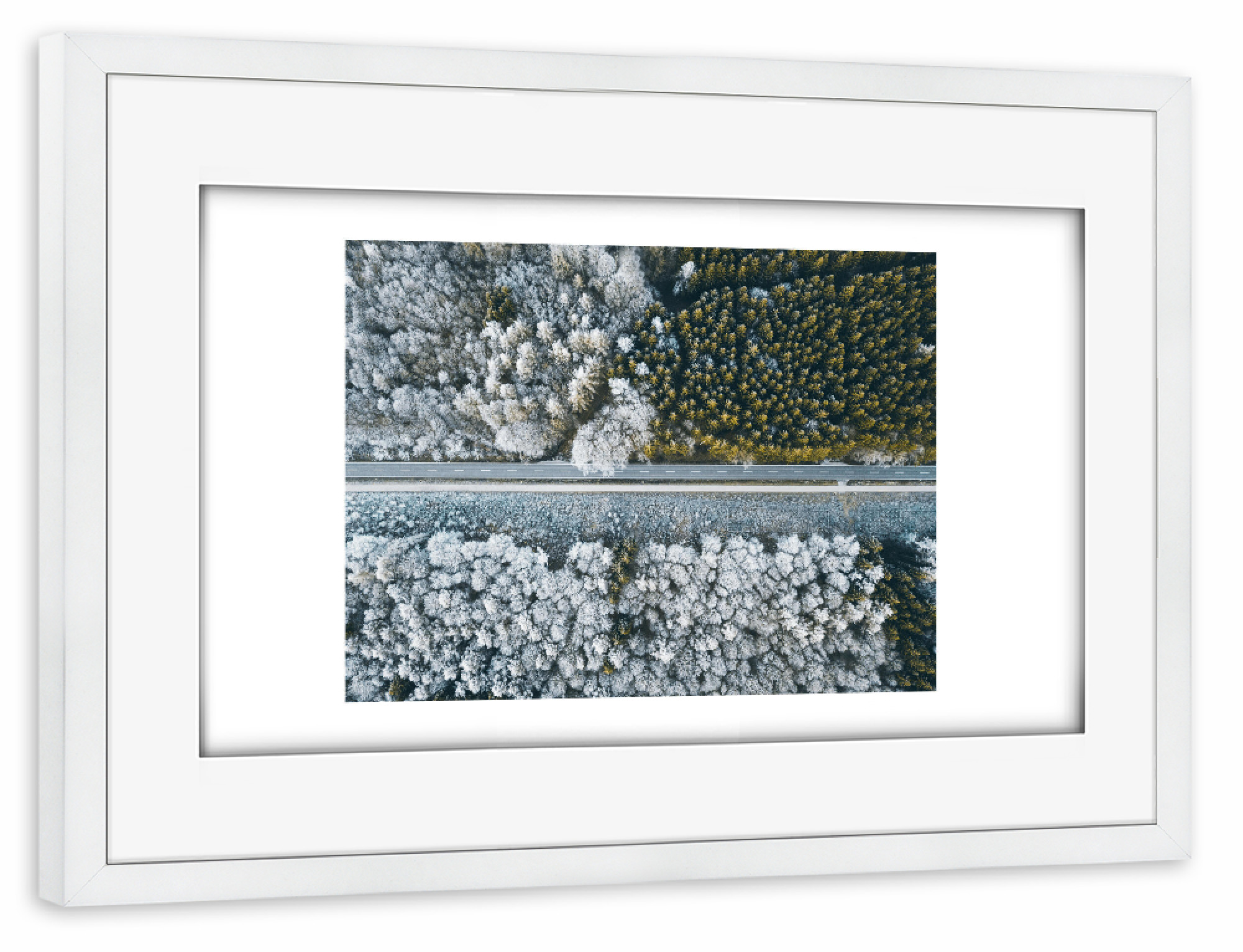Poster mit Rahmen weiß "SnowGreen" artboxONE - Natur,Reise - Drone,Drone photography,Aerial,View,Topdown,Street,Wald,Natur,Nature,Dji,Oben,Forest,Snow