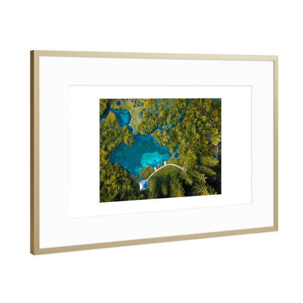 Poster mit Rahmen Gold "NaturePool" artboxONE - Natur,Reise,Abstrakt,Buchstaben / D