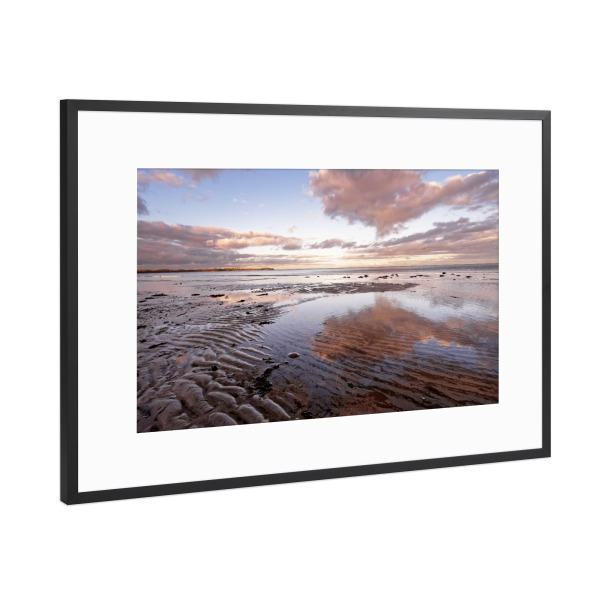 Poster mit Rahmen Schwarz (Metallic) "Sandrippen und farbige Wolken" artboxONE - Natur,Reise / Strand und Meer