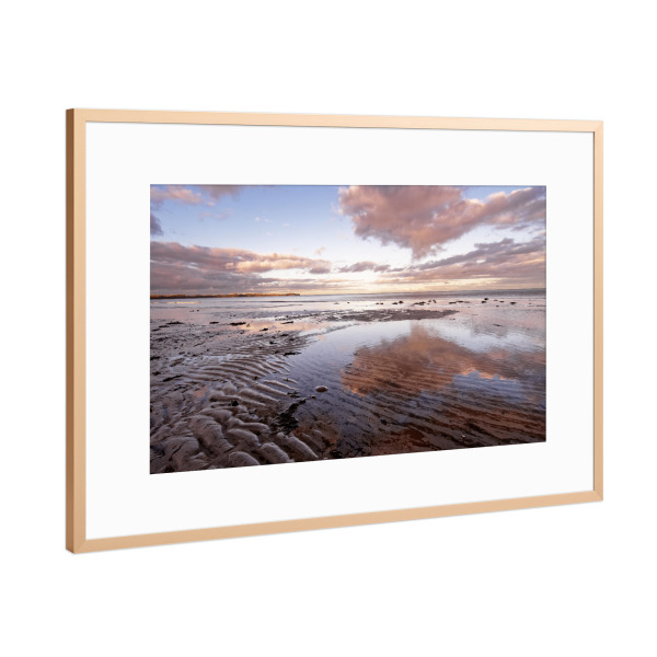 Poster mit Rahmen Kupfer "Sandrippen und farbige Wolken" artboxONE - Natur,Reise / Strand und Meer