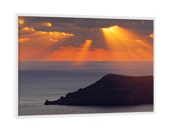 Poster mit weißem Rahmen "Sonnenstrahlen und Inselsilhouette" artboxONE - Natur,Reise / Strand und Meer,Reise / Länder