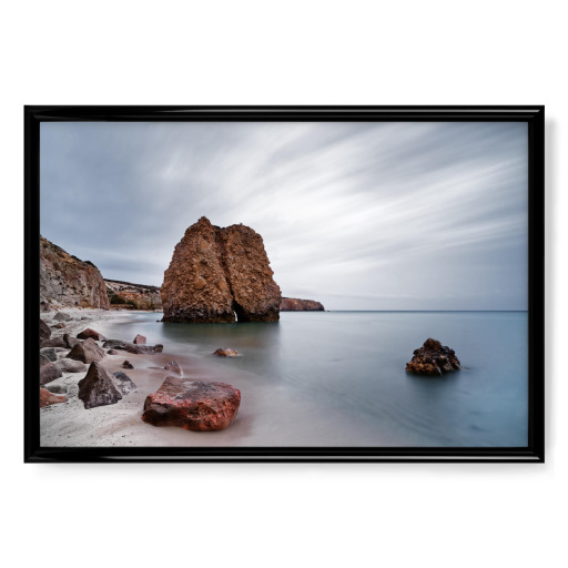 Strand mit Steinblöcken