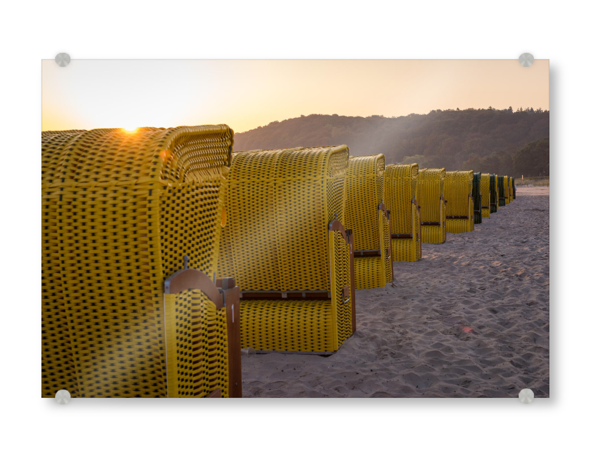 Acrylglasbild "Strandkörbe im Sonnenaufgang" artboxONE - Reise / Strand und Meer
