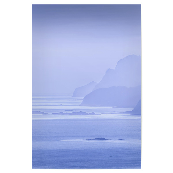 Poster "Distance" artboxONE - Natur,Reise - Inseln,Norwegen,Islands,Norway,Mountains,Sea,Water,Wasser,Meer,Landscape,Landschaft,Berge,Nature,Natur