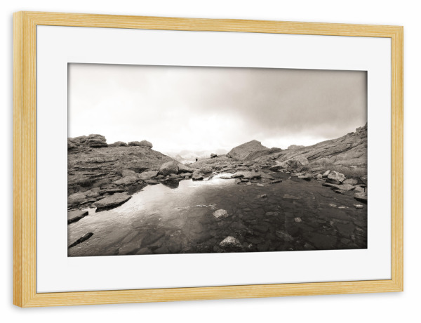 Poster mit Rahmen kiefer "Wanderer in der Ferne" artboxONE - Natur,Reise,Schwarzweiß