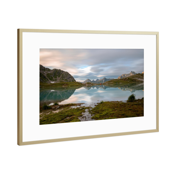 Poster mit Rahmen Gold "Mountain Mirror Lake" artboxONE - Natur