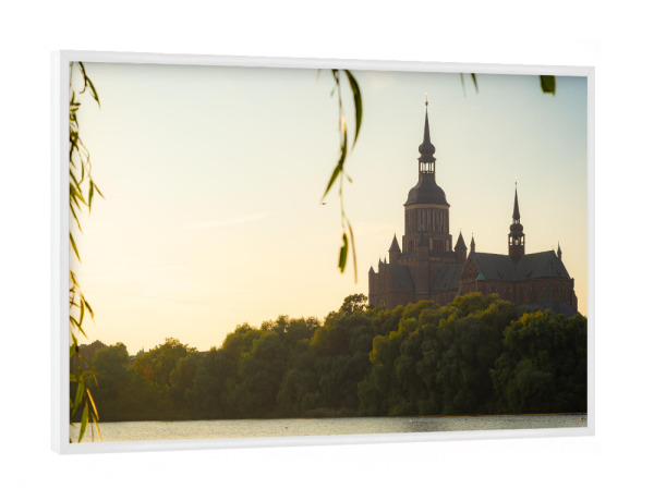 Poster mit weißem Rahmen "Sonnenuntergang in Stralsund" artboxONE - Städte