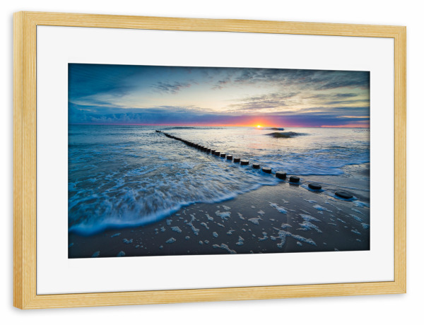 Poster mit Rahmen kiefer "Sonnenaufgang am Ostsee Strand" artboxONE - Reise / Strand und Meer