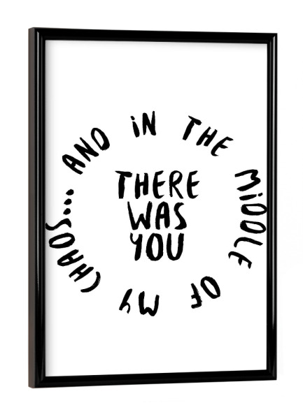 Poster mit schwarzem Rahmen "Chaos and Love" artboxONE - Typografie,Schwarzweiß,Liebe,Festivals,Lustig