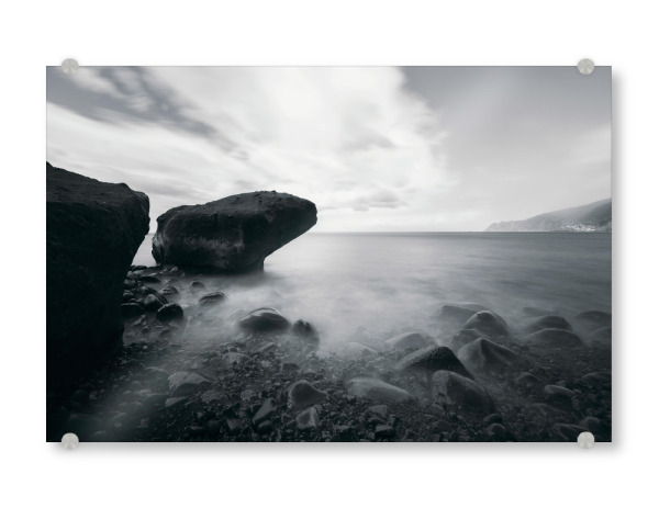 Acrylglasbild "Blackstones" artboxONE - Natur,Reise,Schwarzweiß,Reise / Strand und Meer