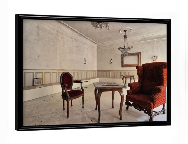 Poster mit schwarzem Rahmen "Red Chairs" artboxONE - Architektur