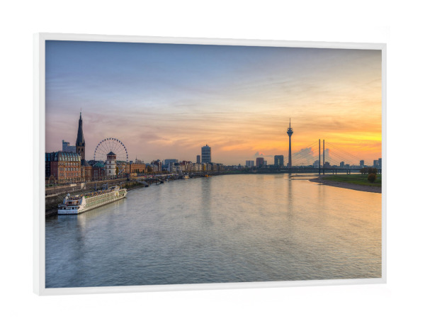 Poster mit weißem Rahmen "Die Skyline von Düsseldorf" artboxONE - Städte,Reise,Städte / Düsseldorf