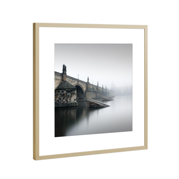 Poster mit Rahmen Gold "Karlsbrücke im Nebel" artboxONE - Städte,Architektur,Reise / Strand und Meer,Reise / Länder,Städte / Prag