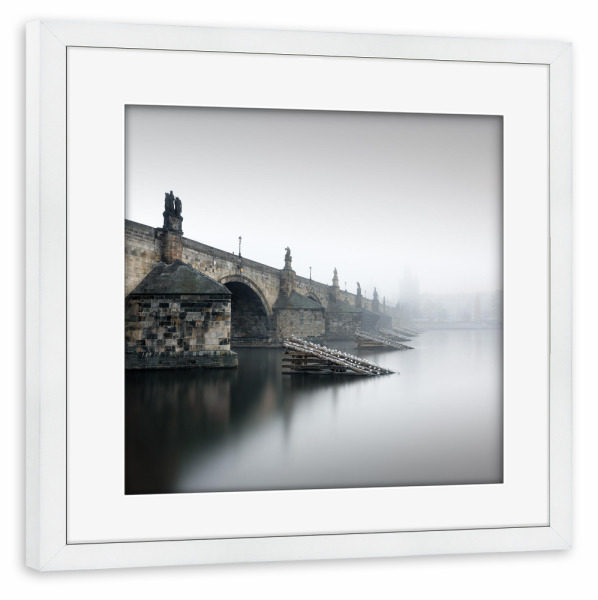 Poster mit Rahmen weiß "Karlsbrücke im Nebel" artboxONE - Städte,Architektur,Reise / Strand und Meer,Reise / Länder,Städte / Prag
