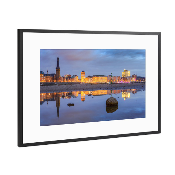Poster mit Rahmen Schwarz (Metallic) "Blick zur Düsseldorfer Altstadt" artboxONE - Städte,Reise,Städte / Düsseldorf