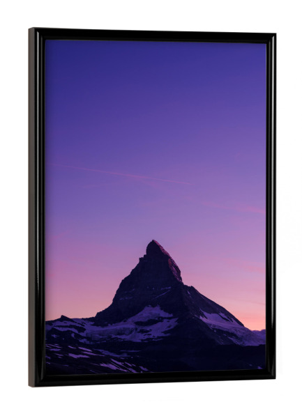 Poster mit schwarzem Rahmen "Matterhorn at dusk" artboxONE - Natur