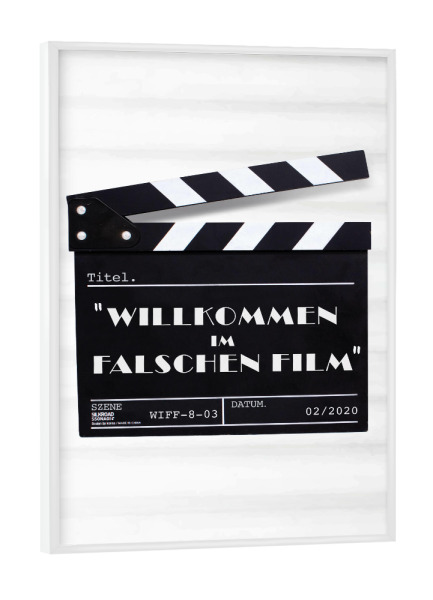 Poster mit weißem Rahmen "Im Film Regieklappe" artboxONE - Typografie,Film,Schwarzweiß
