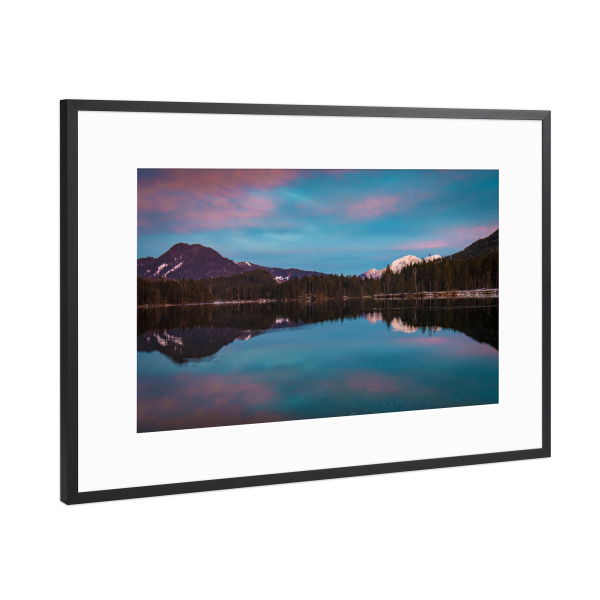 Poster mit Rahmen Schwarz (Metallic) "Winterabend am Hintersee" artboxONE - Natur