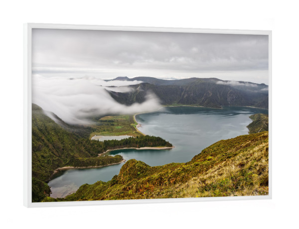 Poster mit weißem Rahmen "Vulkankrater mit Wolken" artboxONE - Natur,Reise,Reise / Länder