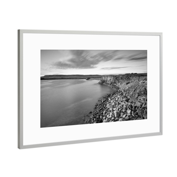 Poster mit Rahmen Silber "Island - Nordküste - Schwarzweiß" artboxONE - Natur,Schwarzweiß,Reise / Strand und Meer,Reise / Länder