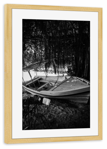 Poster mit Rahmen kiefer "Old boat" artboxONE - Natur,Reise,Schwarzweiß,Reise / Strand und Meer