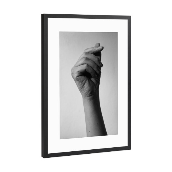 Poster mit Rahmen Schwarz (Metallic) "Hand portrait" artboxONE - Menschen,Schwarzweiß