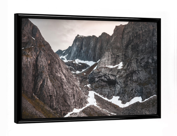 Poster mit schwarzem Rahmen "Remains of Winter" artboxONE - Natur,Reise