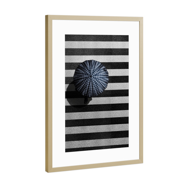 Poster mit Rahmen Gold "Crosswalk" artboxONE - Städte,Menschen