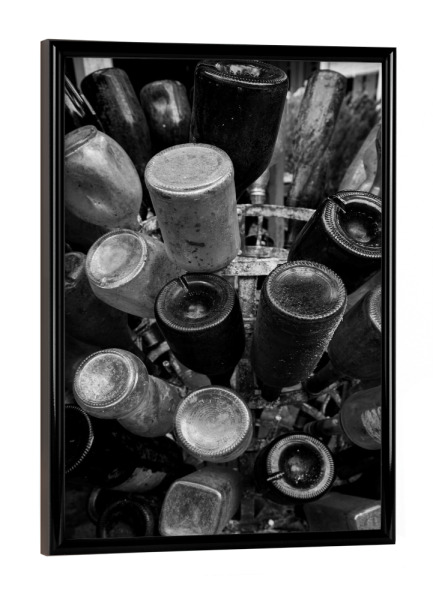 Poster mit schwarzem Rahmen "Glass bottles" artboxONE - Reise,Essen & Trinken