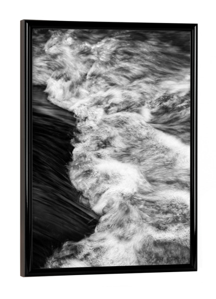 Poster mit schwarzem Rahmen "Wasser in Detailansicht" artboxONE - Natur,Schwarzweiß,Reise / Strand und Meer