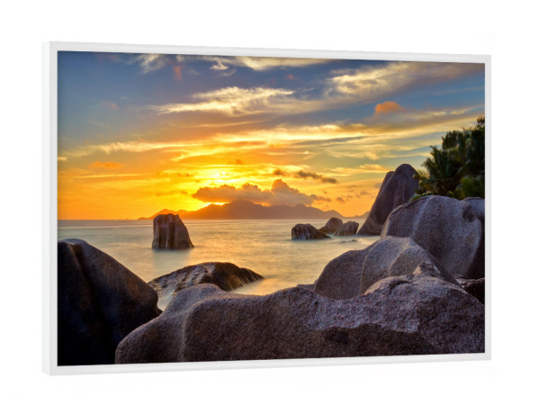 Poster mit weißem Rahmen "Sonnenuntergang auf La Digue" artboxONE - Natur,Reise,Reise / Strand und Meer,Reise / Afrika