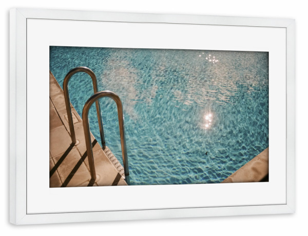 Poster mit Rahmen weiß "Vibrant Pool" artboxONE - Architektur,Geometrie,Unterwasser,Sport