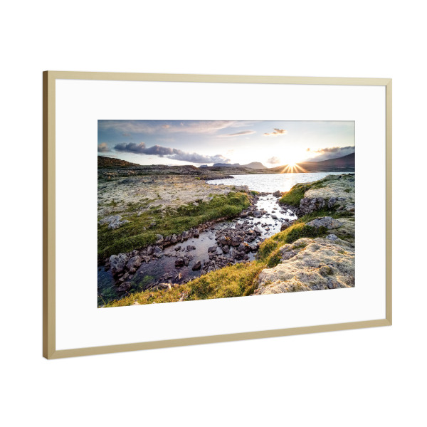 Poster mit Rahmen Gold "Bergsee in Island" artboxONE - Natur,Reise,Reise / Länder