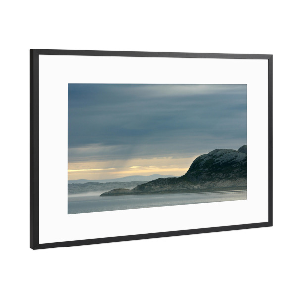 Poster mit Rahmen Schwarz (Metallic) "Rain over rocky coast" artboxONE - Natur,Reise,Reise / Strand und Meer